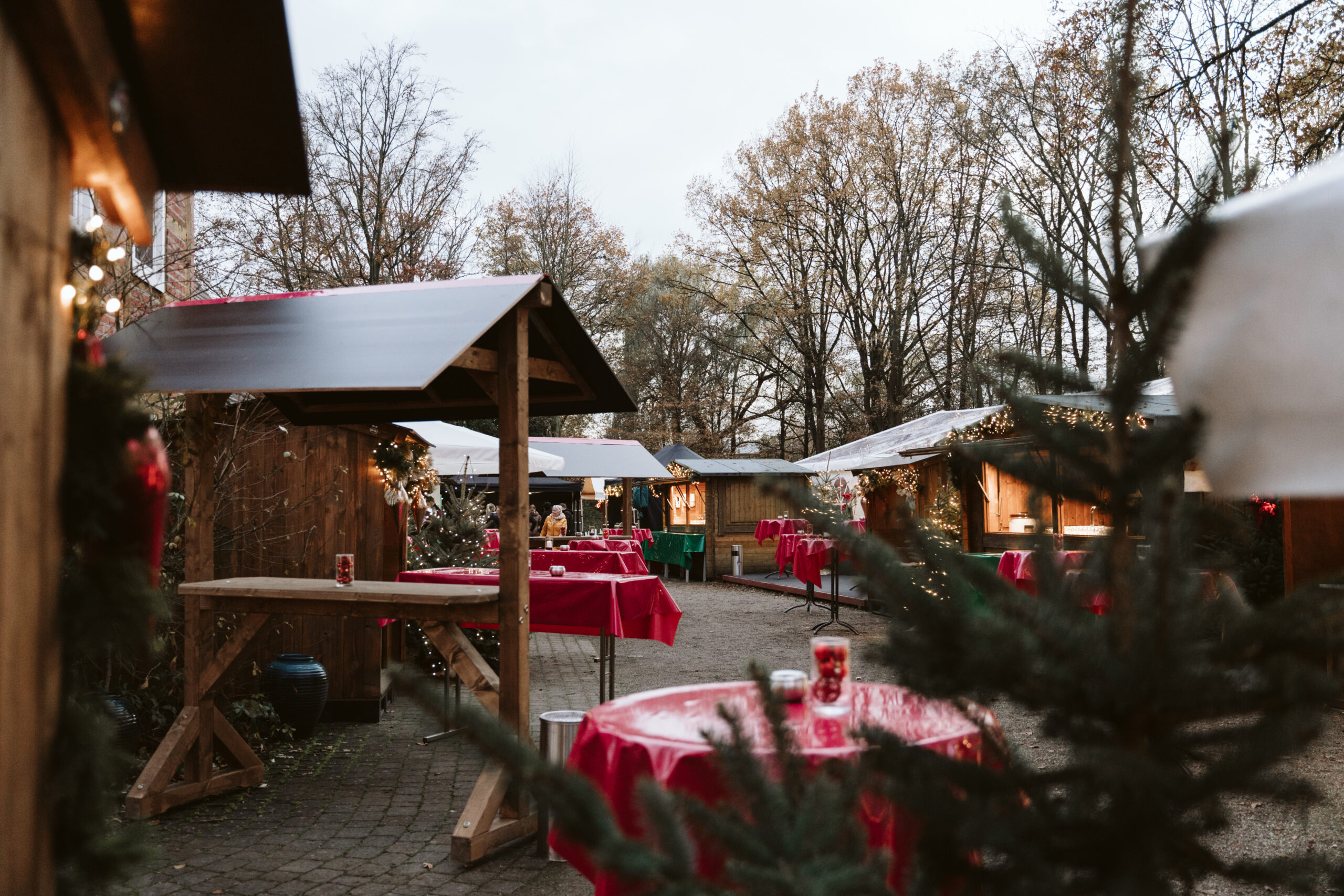 Weihnachtlich geschmückter Bombecks Hof